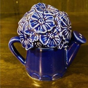 Grasslands Road Stacked American Bloom Stack Watering Can Salt & Pepper Shakers